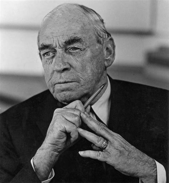 Alvar N. C. de ... Biography