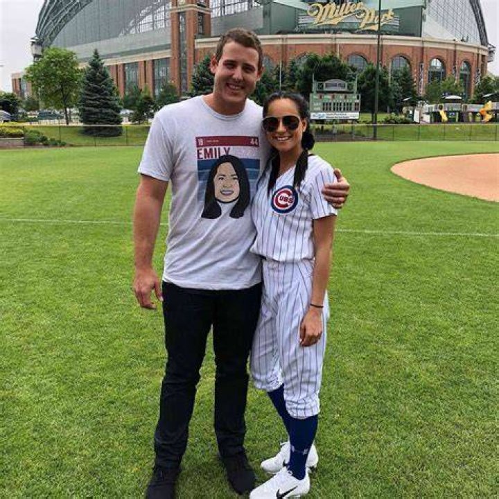 Is Anthony Rizzo still married? 1 Anthony Rizzo and Emily Vakos
