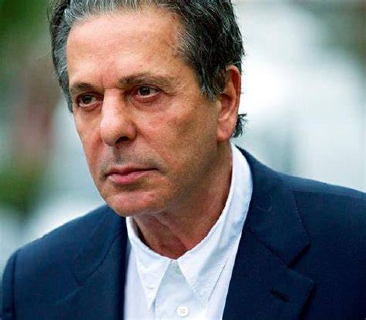 Charles Saatchi Biography