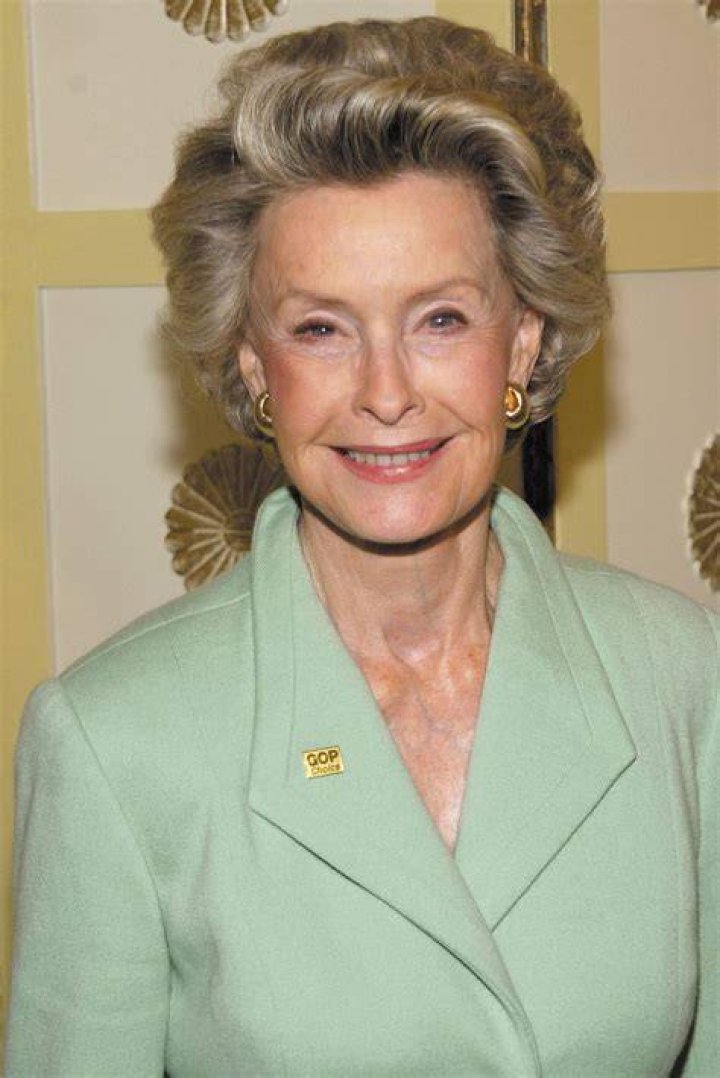 Dina Merrill Biography