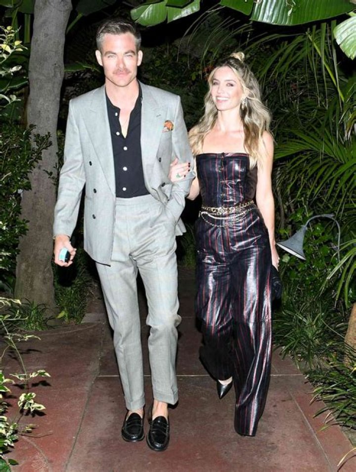 Is Chris Pine married to Annabelle Wallis?