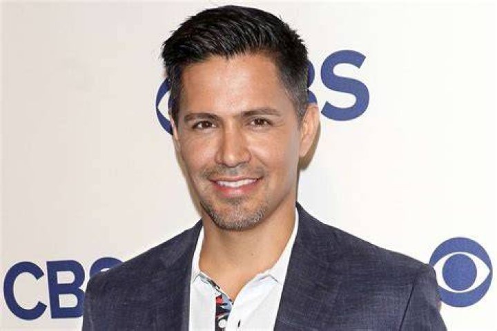Jay Hernandez Age, Weight, Height, Measurements