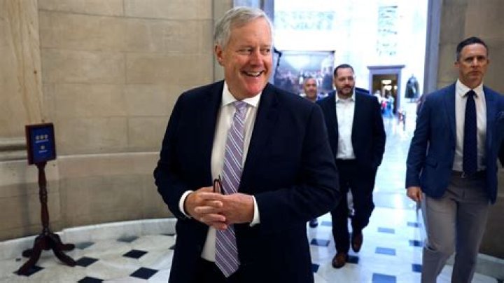 Is Mark Meadows a lawyer? Does Mark Meadows have a degree in law? 1 Mark Meadows 1