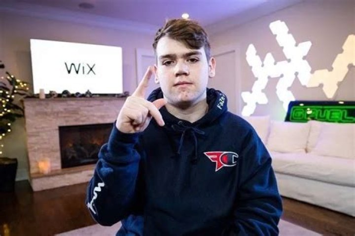 Mongraal Biography