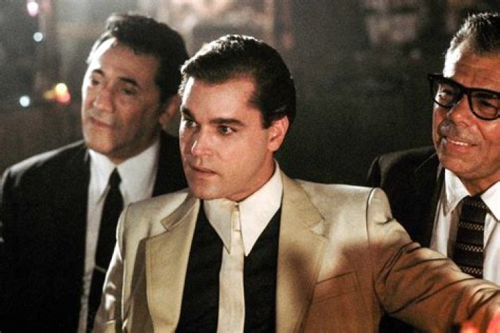 Are Ray Liotta and Robert De Niro friends? 1 Ray Liotta