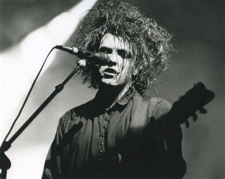 Robert Smith Biography