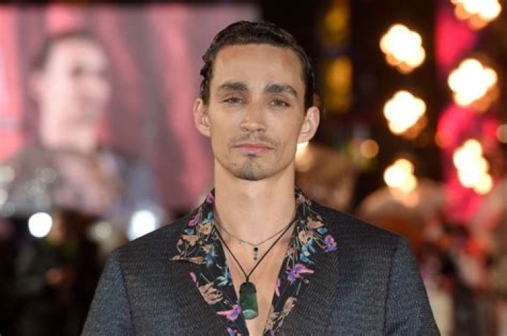 Robert-Sheehan