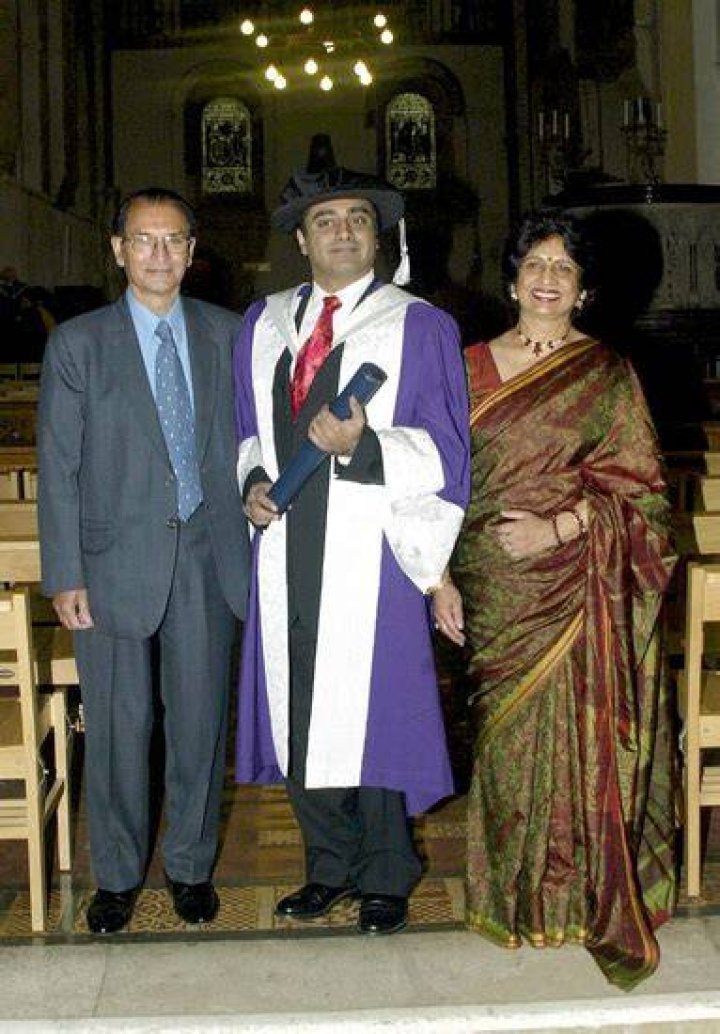 Sanjeev Bhaskar siblings: Meet Sangeeta Bhaskar 1 Sanjeev Bhaskar parents Meet Inderjit Bhaskar Janak Bhaskar scaled