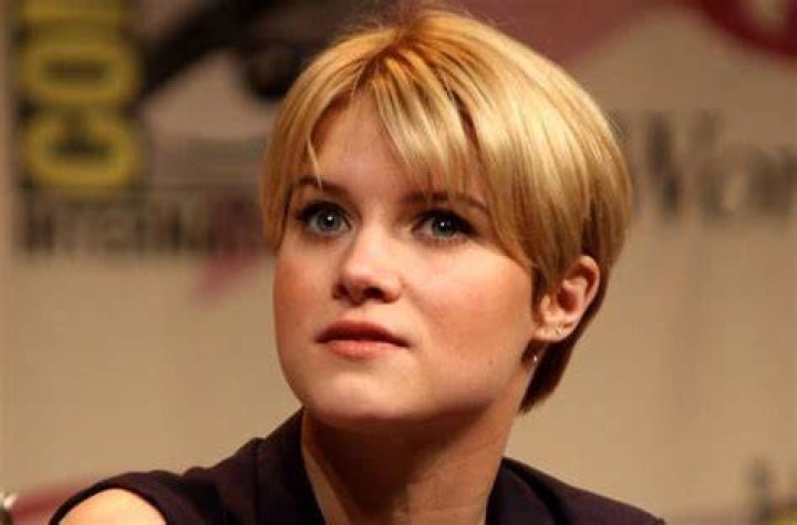 Sarah Jones Bra Size, Age, Weight, Height, Measurements