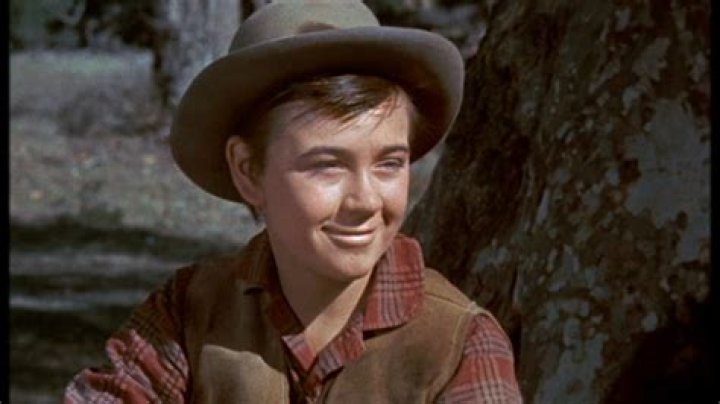 Who played Travis Coates?